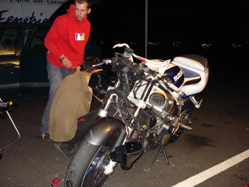 Wam et J-Lo bricole nocturne sur le SRAD