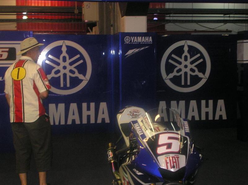 stand 11