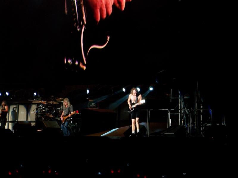 ACDC 242